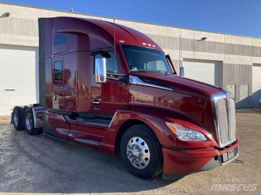 Kenworth T680 Conventional Trucks / Tractor Trucks