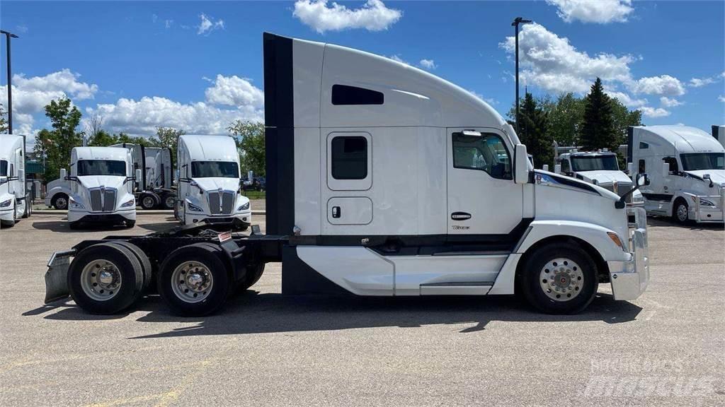 Kenworth T680 Conventional Trucks / Tractor Trucks