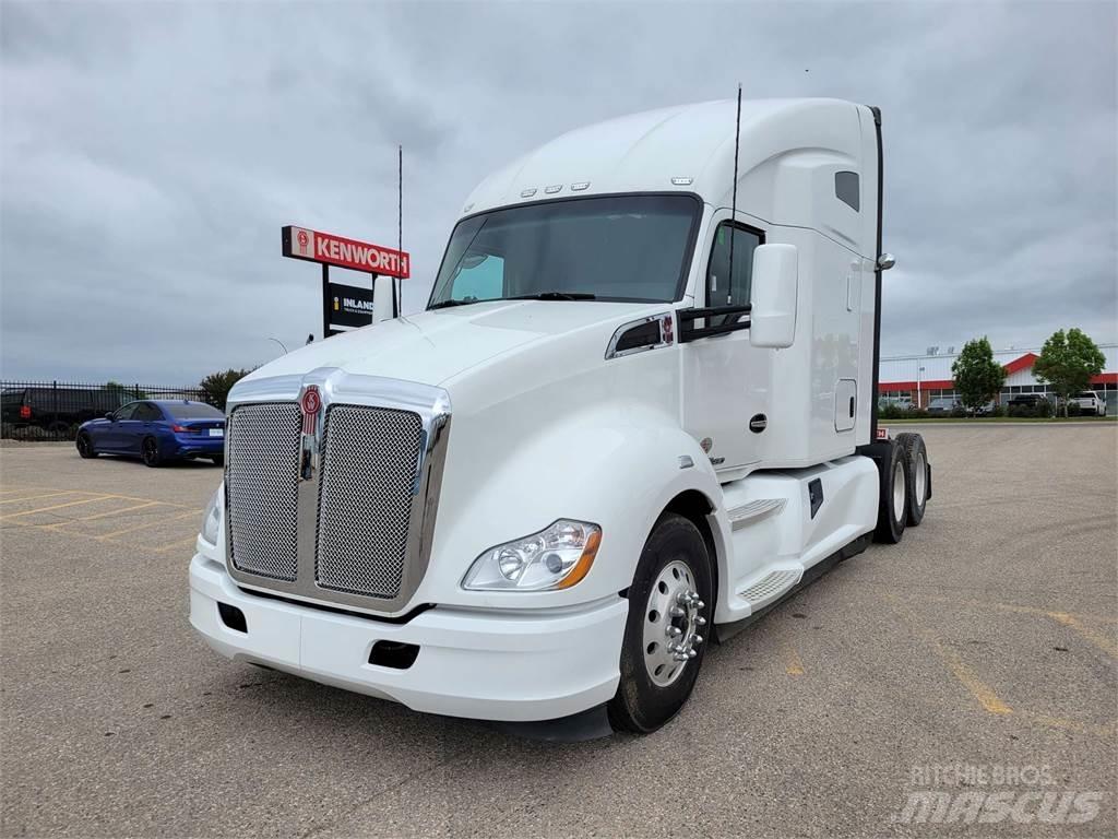 Kenworth T680 Conventional Trucks / Tractor Trucks