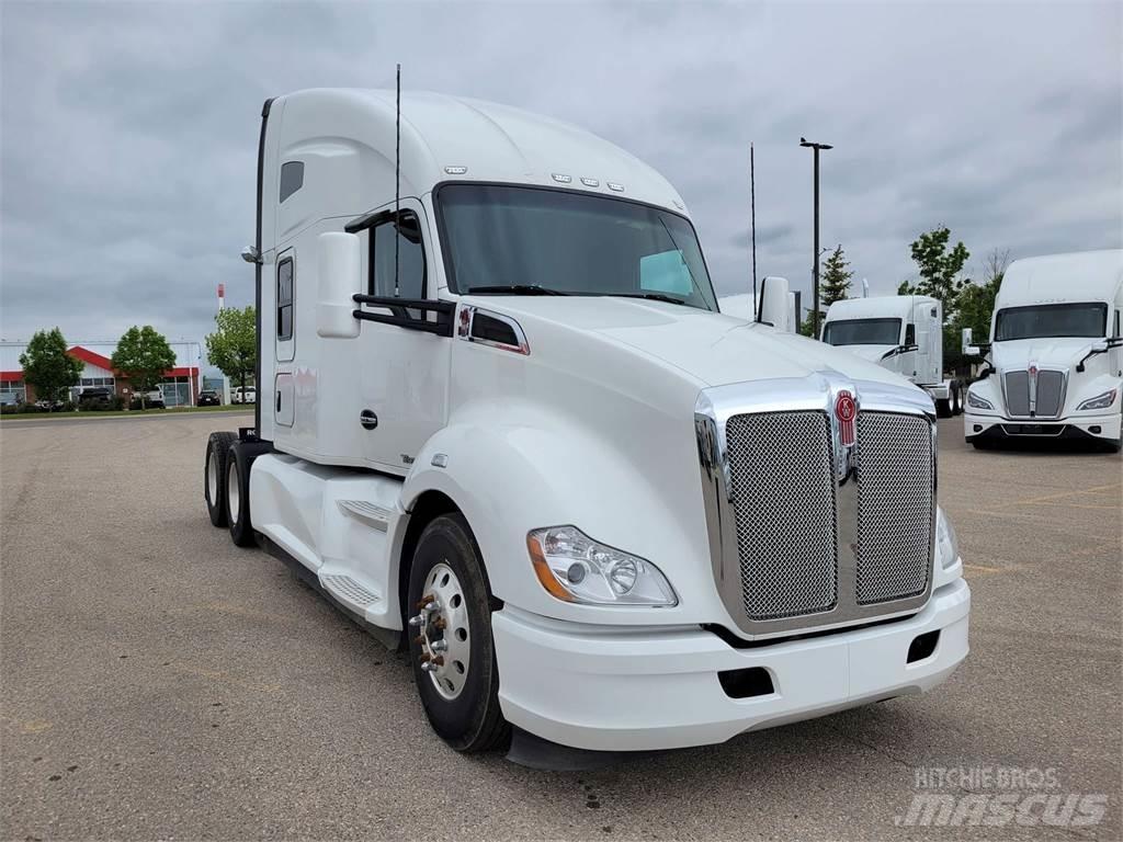 Kenworth T680 Conventional Trucks / Tractor Trucks