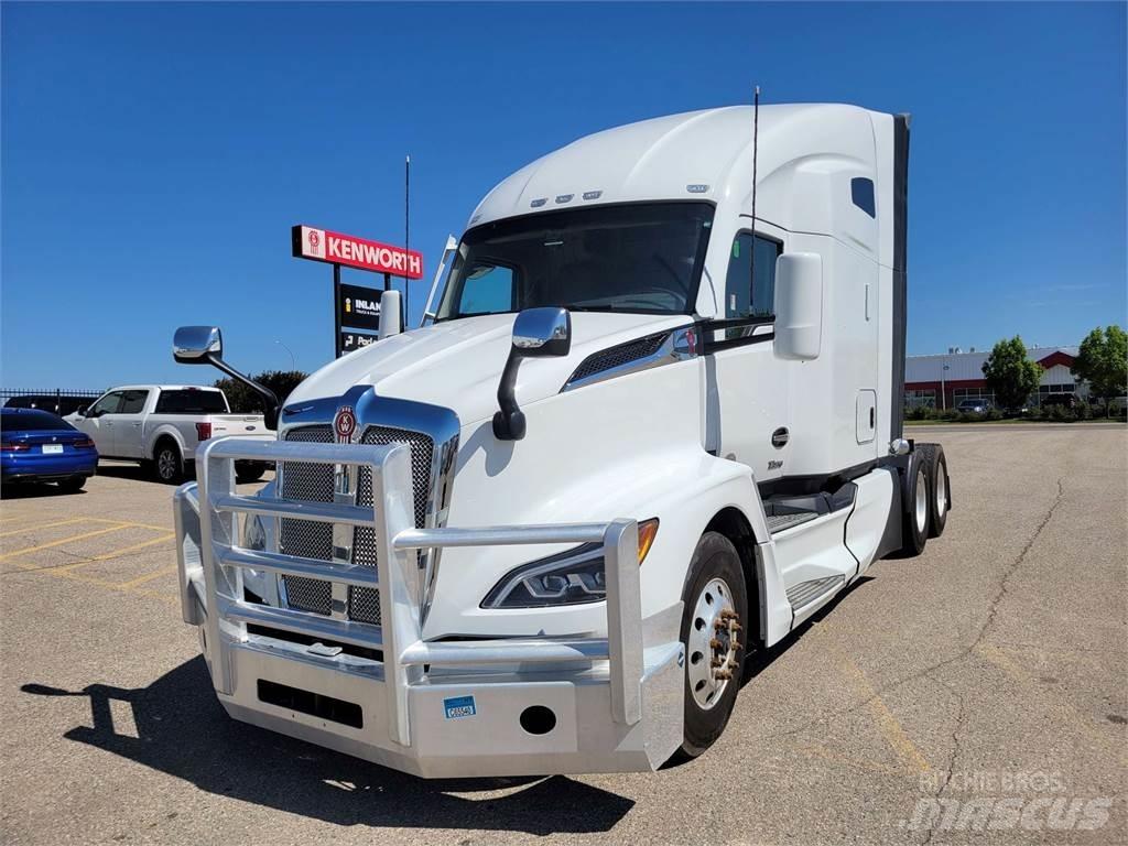 Kenworth T680 Conventional Trucks / Tractor Trucks