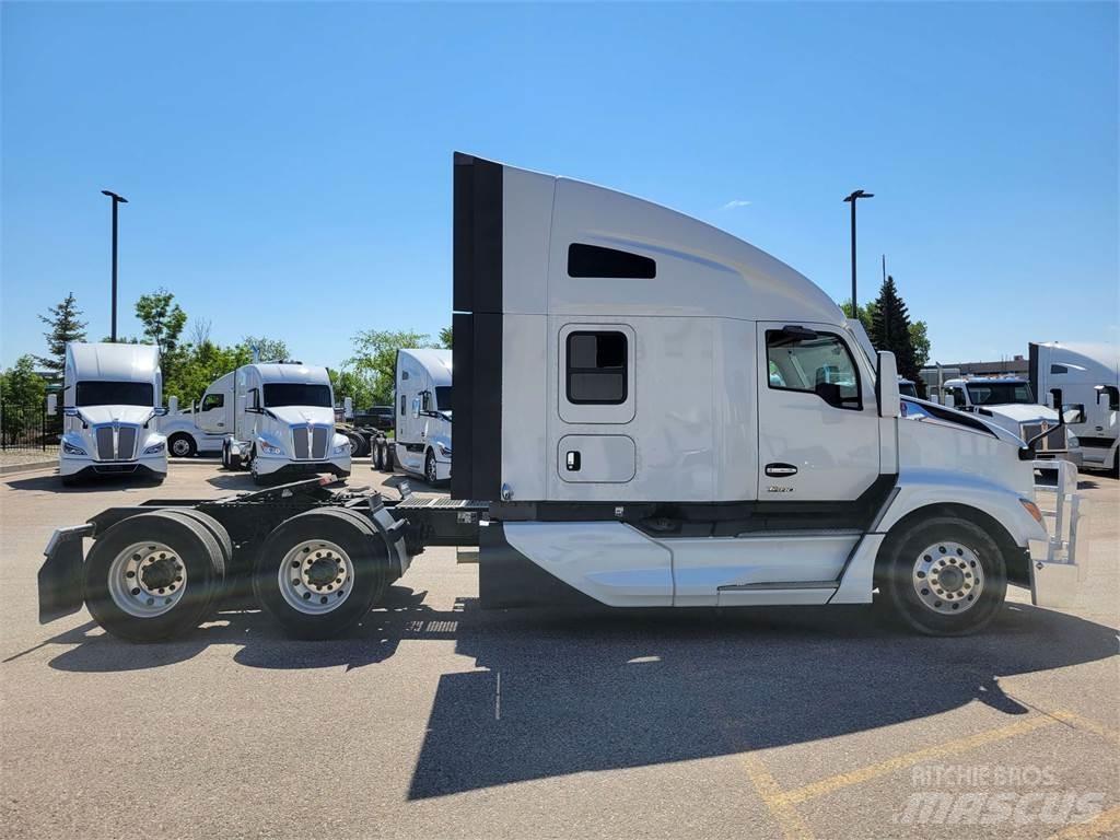 Kenworth T680 Conventional Trucks / Tractor Trucks