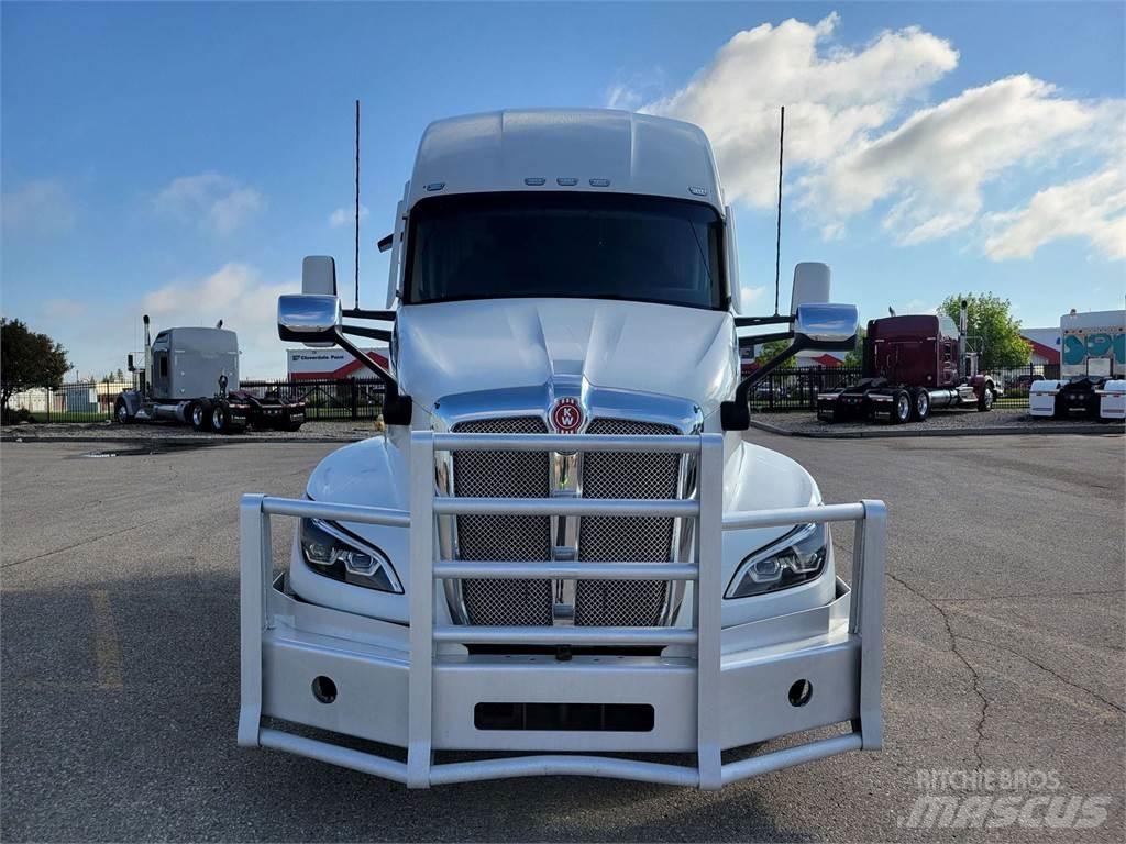 Kenworth T680 Conventional Trucks / Tractor Trucks