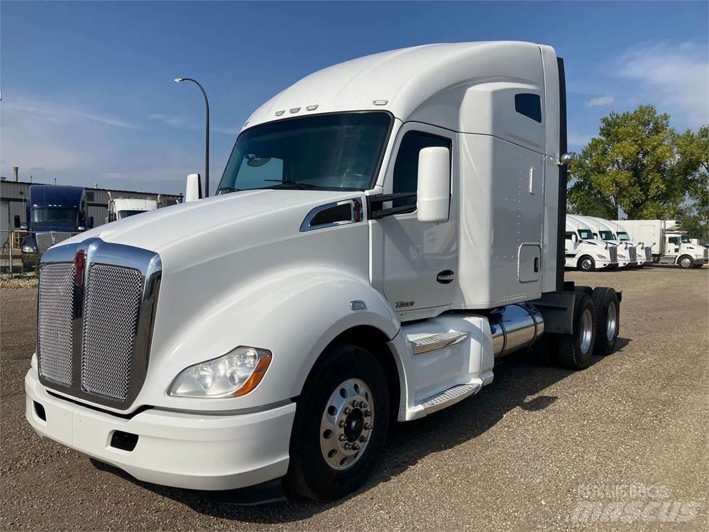 Kenworth T680 Conventional Trucks / Tractor Trucks