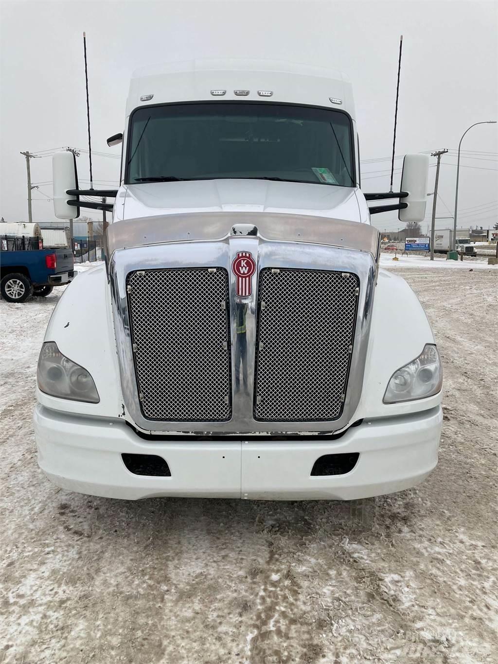 Kenworth T680 Conventional Trucks / Tractor Trucks