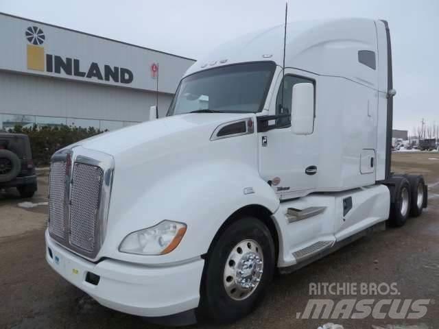 Kenworth T680 Conventional Trucks / Tractor Trucks