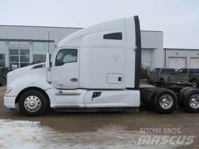 Kenworth T680 Conventional Trucks / Tractor Trucks