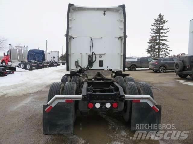 Kenworth T680 Conventional Trucks / Tractor Trucks