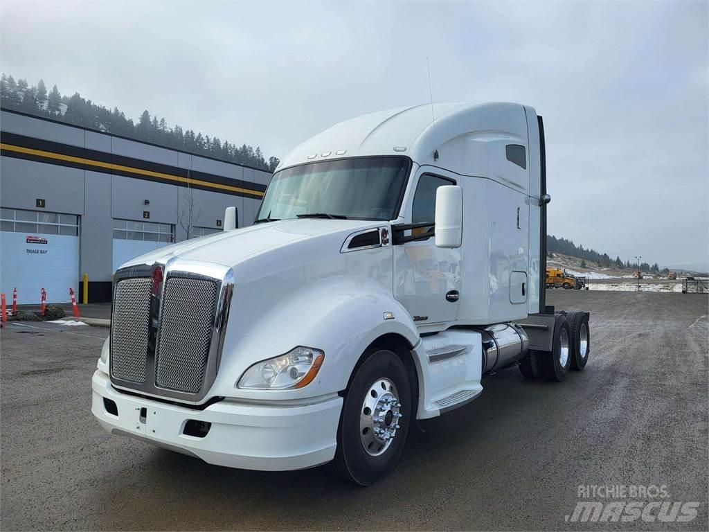 Kenworth T680 Cab & Chassis Trucks