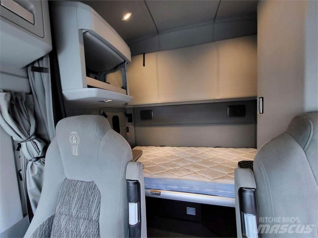 Kenworth T680 Cab & Chassis Trucks
