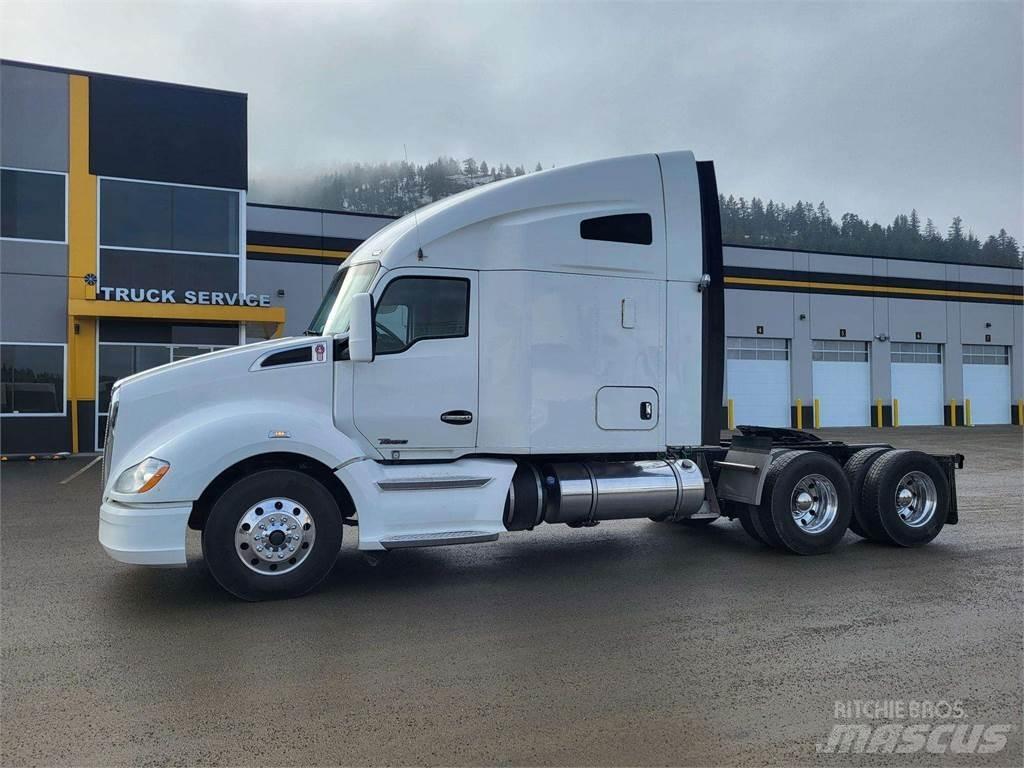 Kenworth T680 Cab & Chassis Trucks