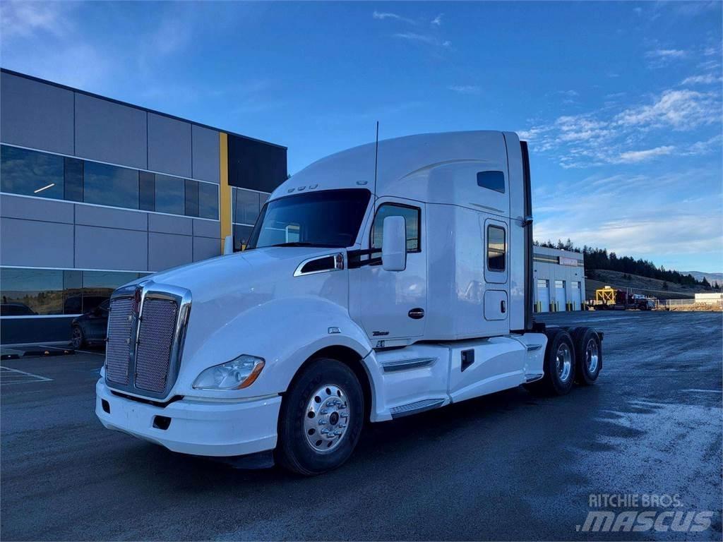 Kenworth T680 Cab & Chassis Trucks