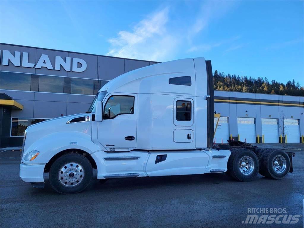 Kenworth T680 Cab & Chassis Trucks