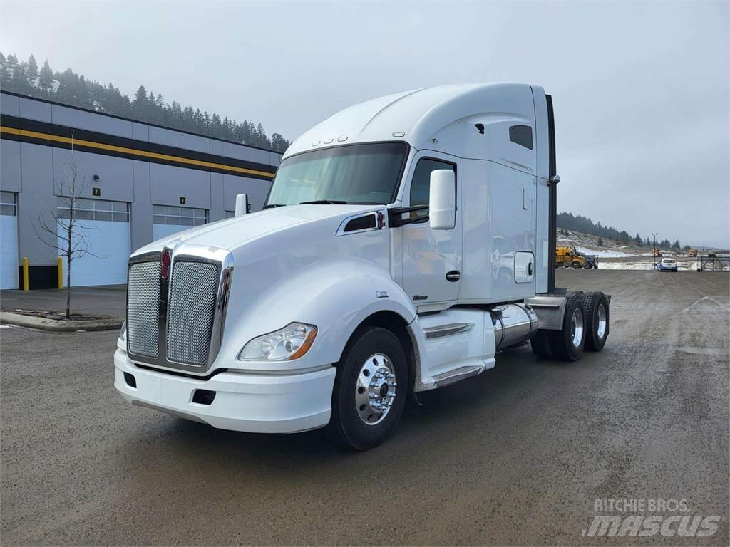 Kenworth T680 Conventional Trucks / Tractor Trucks