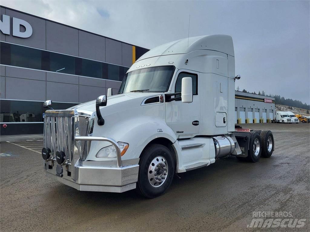 Kenworth T680 Cab & Chassis Trucks