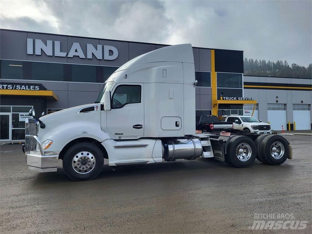 Kenworth T680 Cab & Chassis Trucks