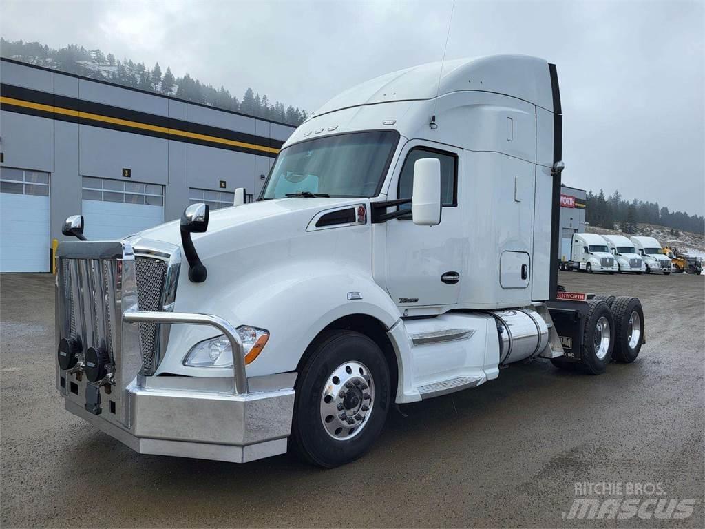 Kenworth T680 Conventional Trucks / Tractor Trucks