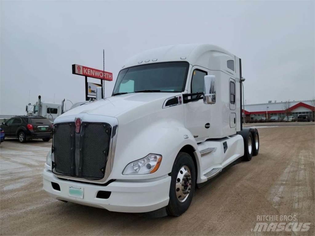 Kenworth T680 Conventional Trucks / Tractor Trucks