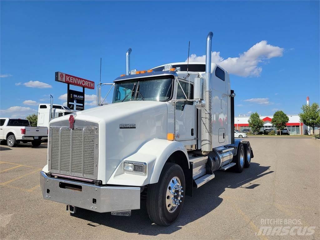 Kenworth T800 Conventional Trucks / Tractor Trucks