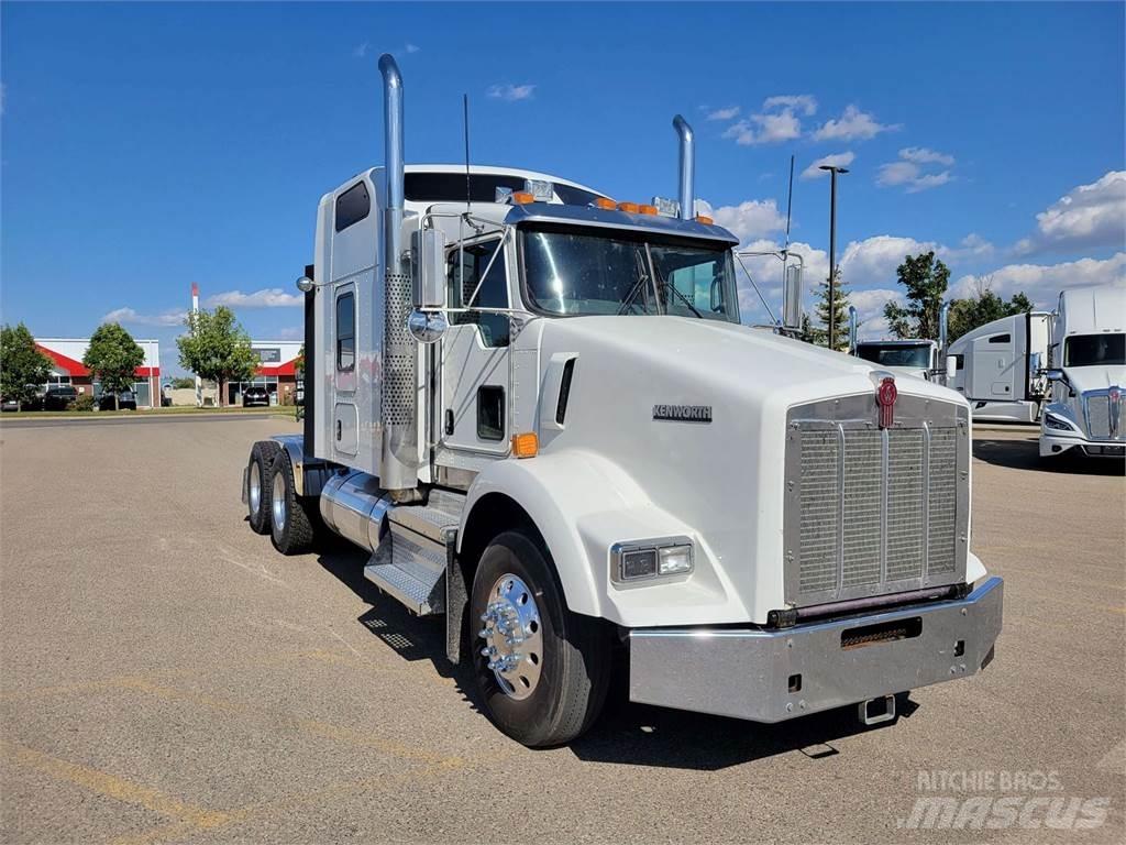Kenworth T800 Conventional Trucks / Tractor Trucks