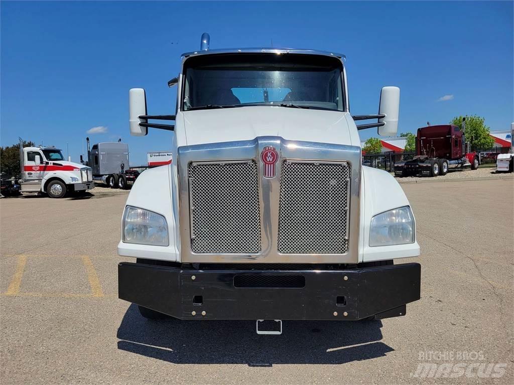 Kenworth T880 Cab & Chassis Trucks
