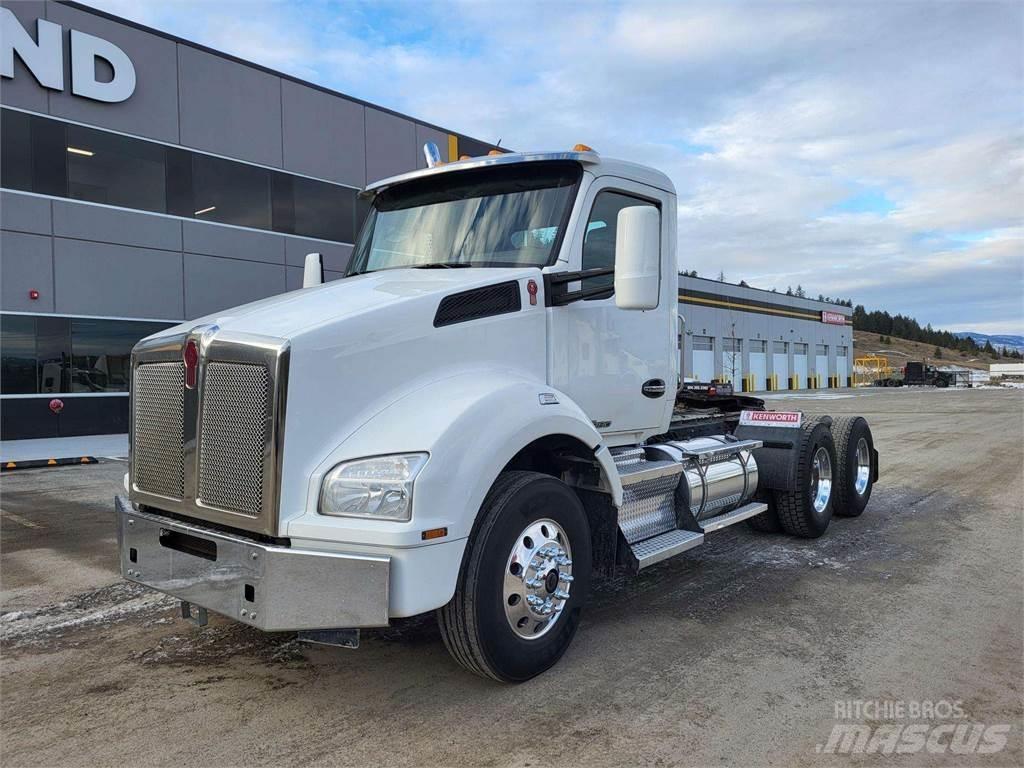 Kenworth T880 Conventional Trucks / Tractor Trucks