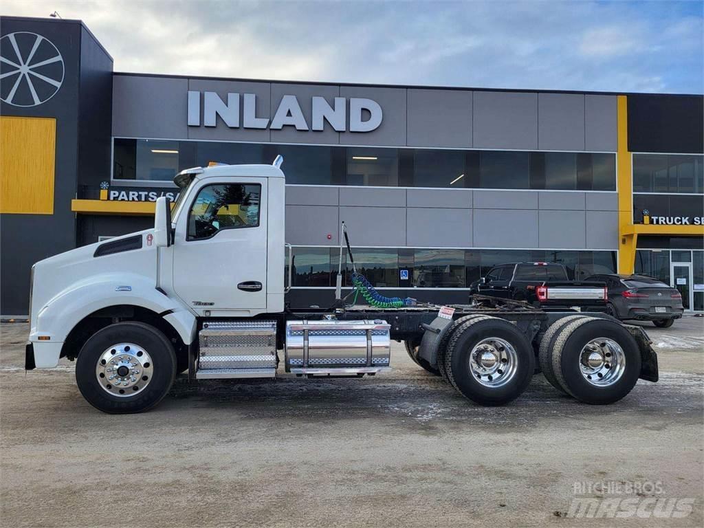 Kenworth T880 Conventional Trucks / Tractor Trucks