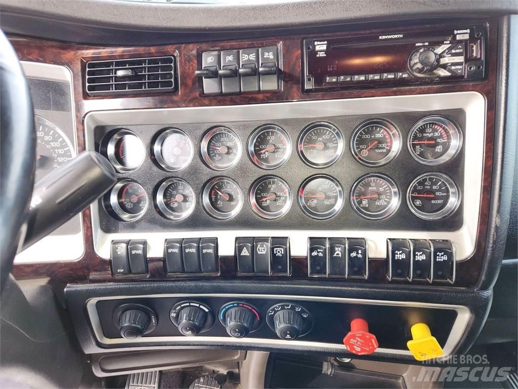 Kenworth W900L Conventional Trucks / Tractor Trucks