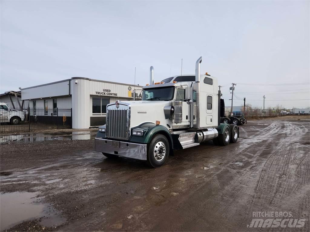 Kenworth W900L Conventional Trucks / Tractor Trucks