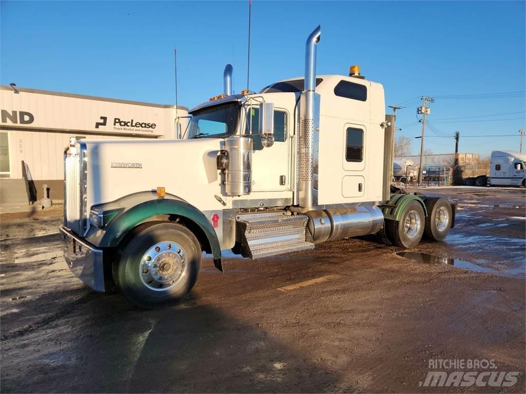 Kenworth W900L Conventional Trucks / Tractor Trucks