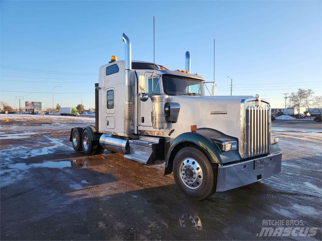 Kenworth W900L Conventional Trucks / Tractor Trucks