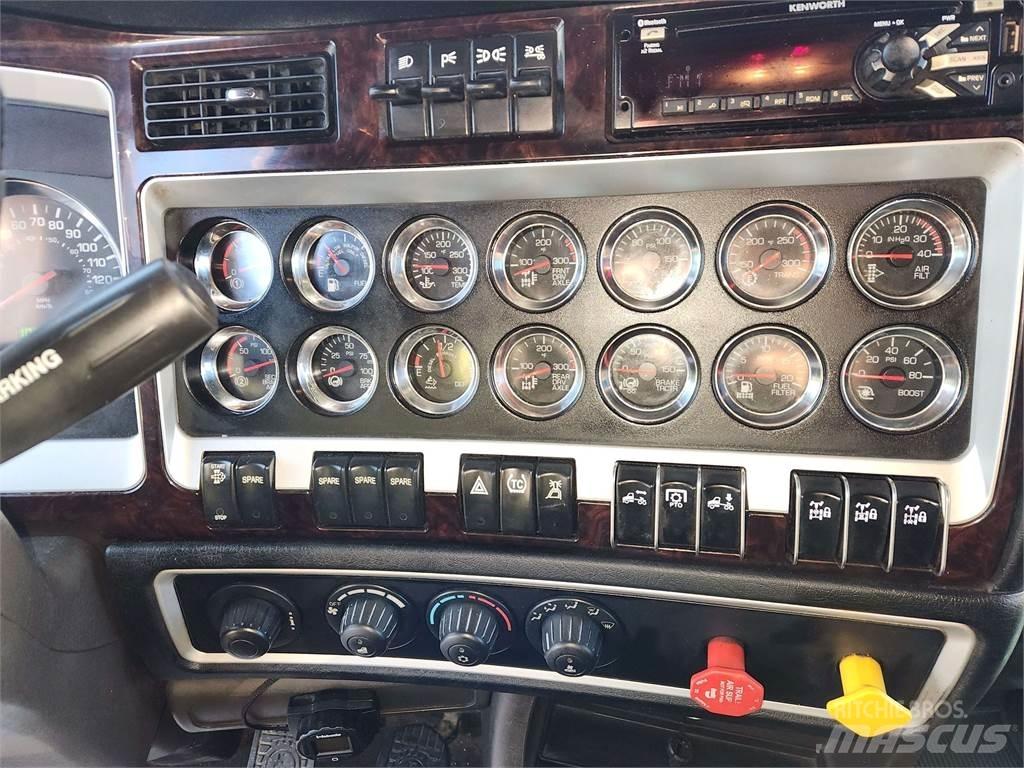 Kenworth W900L Conventional Trucks / Tractor Trucks
