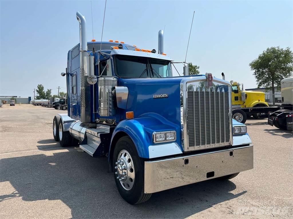 Kenworth W900L Conventional Trucks / Tractor Trucks