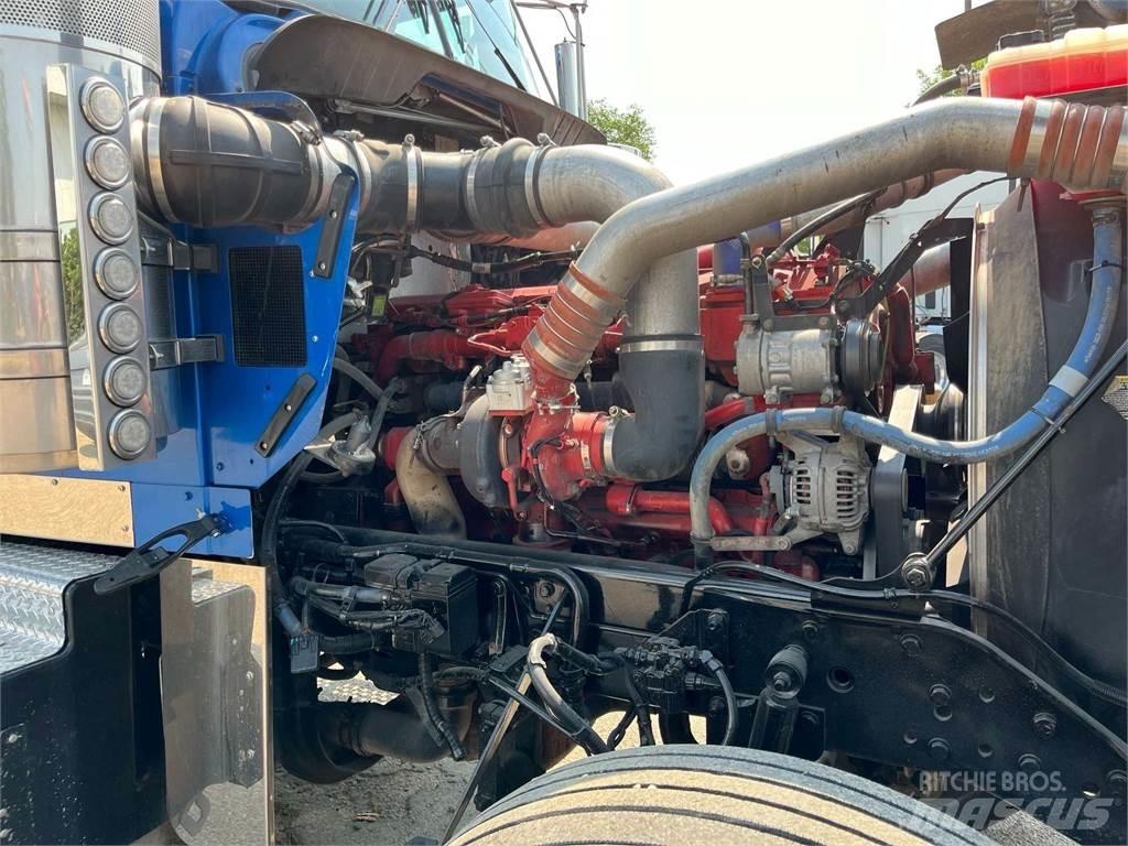 Kenworth W900L Conventional Trucks / Tractor Trucks