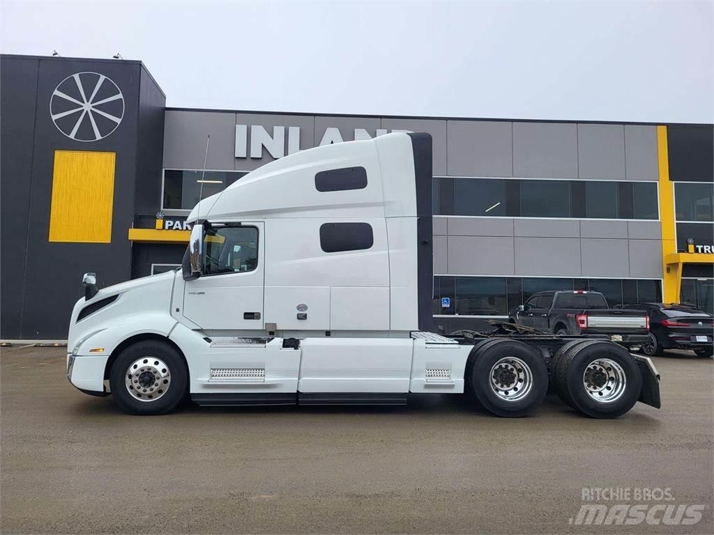 Volvo VNL 760 Cab & Chassis Trucks