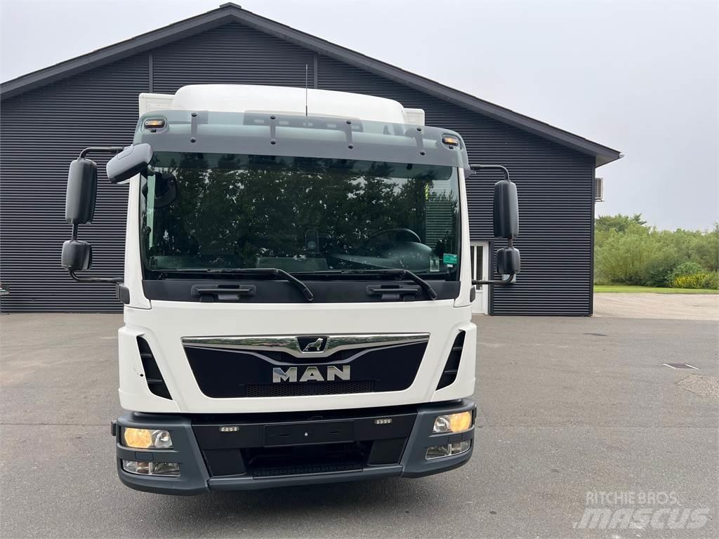 MAN TGL 12.220 Box trucks