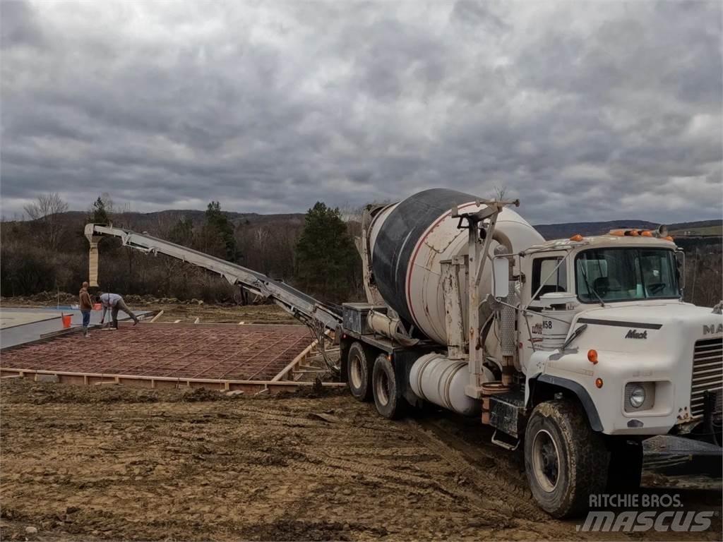 Mack DM690S Other