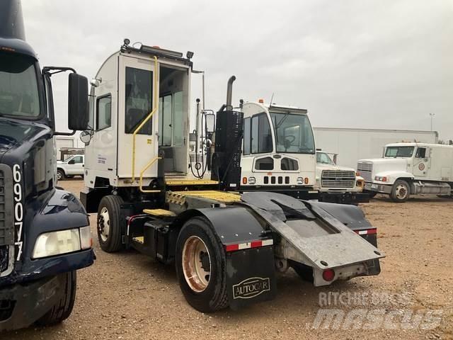 Autocar  Shunt Trucks