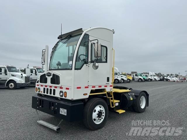 Autocar ACTT42 Shunt Trucks