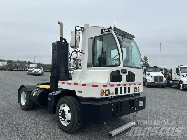 Autocar ACTT42 Shunt Trucks