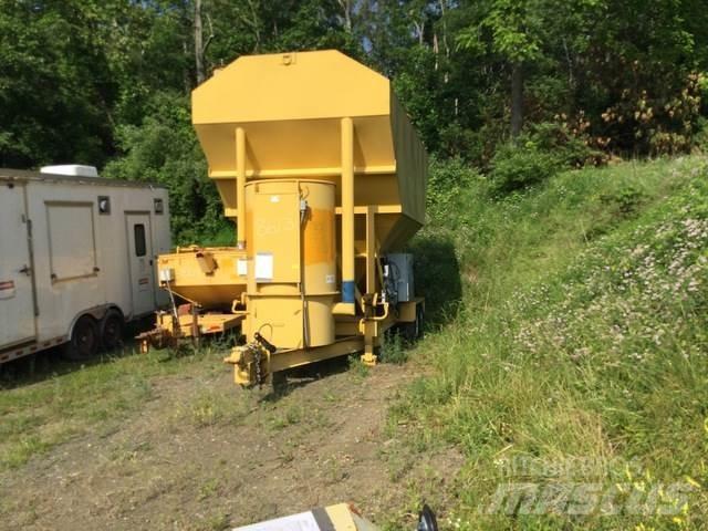 Belgrade CV713 Lowboy trailer