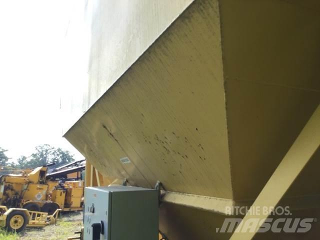 Belgrade CV713 Lowboy trailer