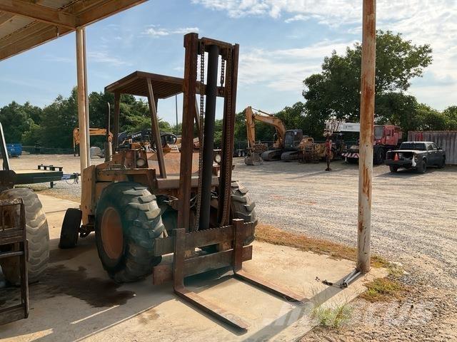 CASE 586C Rough Terrain Trucks