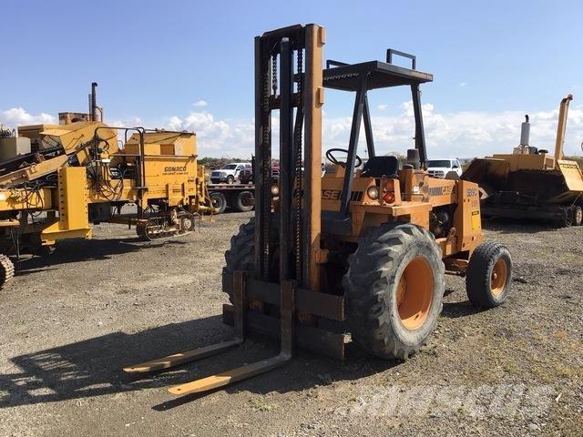 CASE 586C Rough Terrain Trucks