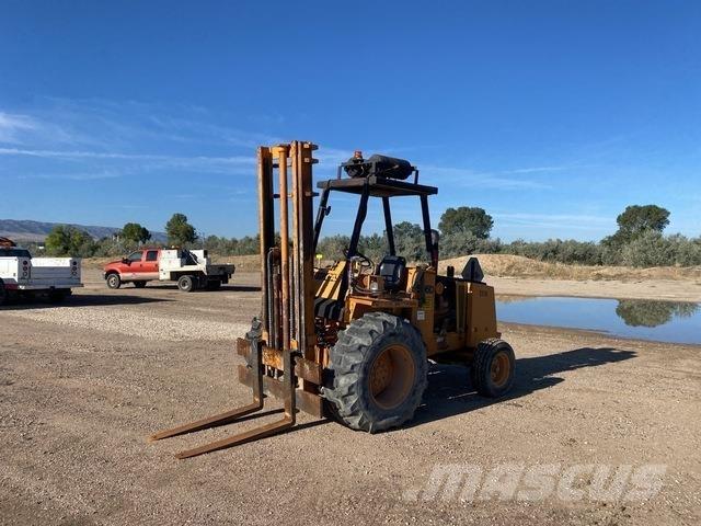 CASE 586D Rough Terrain Trucks
