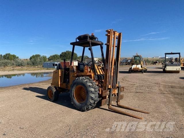 CASE 586D Rough Terrain Trucks