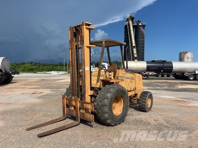 CASE 586E Rough Terrain Trucks
