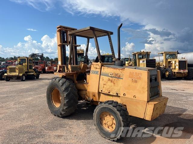 CASE 586E Rough Terrain Trucks
