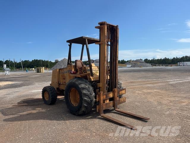 CASE 586E Rough Terrain Trucks