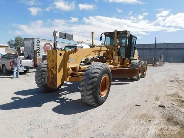 CASE 885 Motor Graders